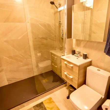 Modern In The City Centre Apartment
