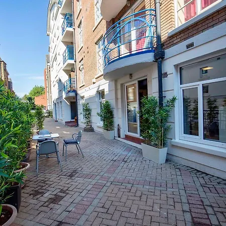 Modern In The City Centre Apartment