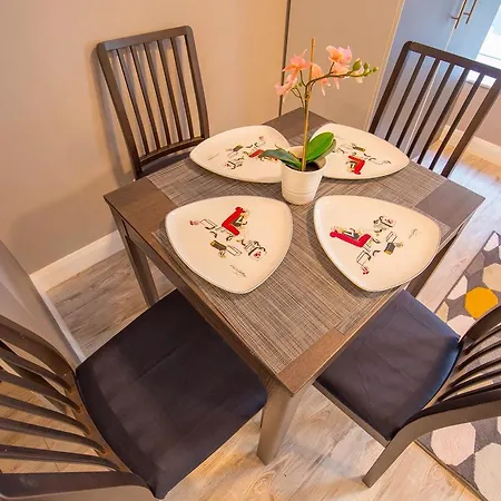 Modern In The City Centre Apartment